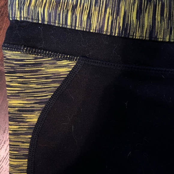 Bundle of six (6) pairs of Fabletics capri leggings! - Picture 9 of 9